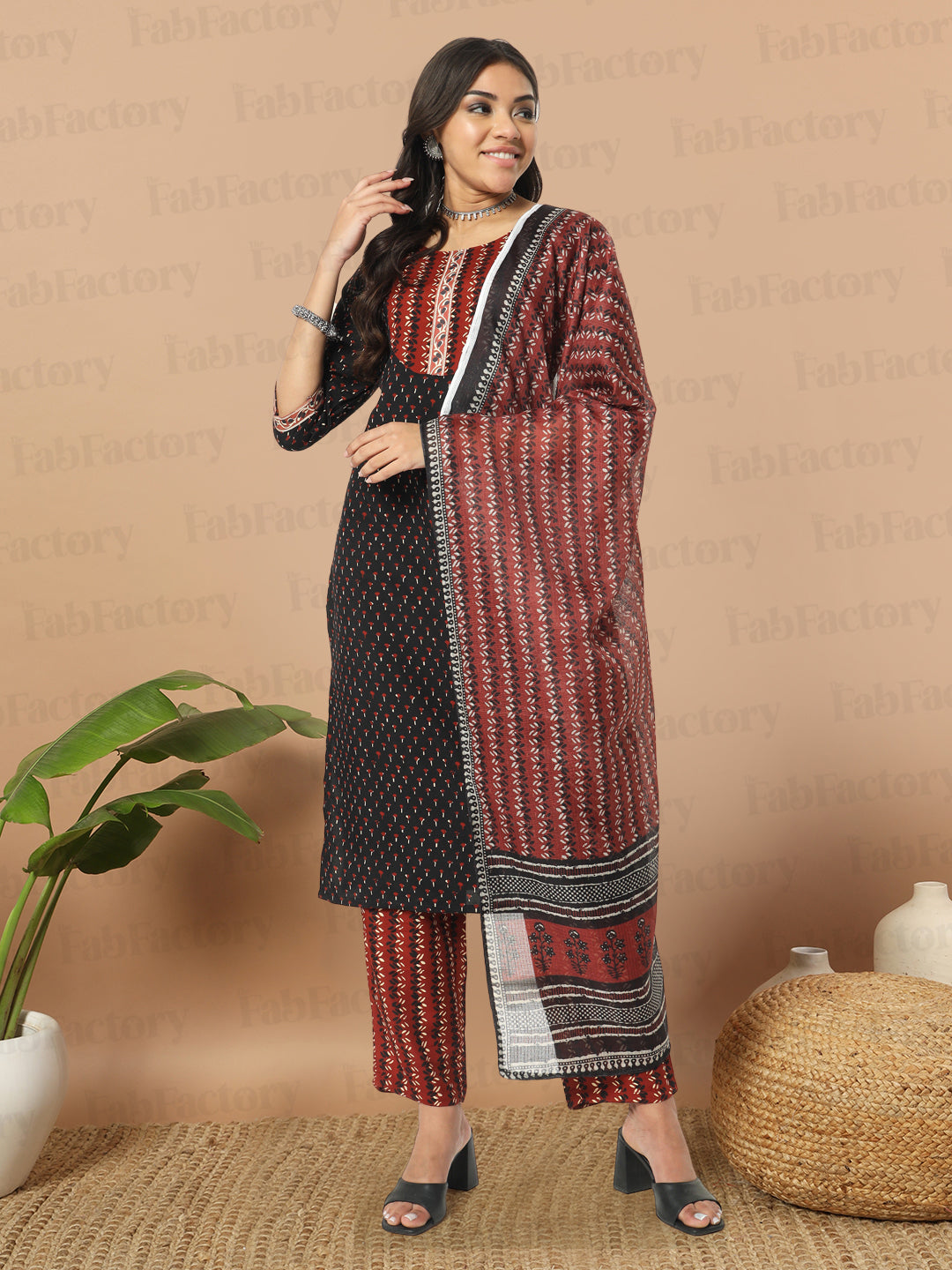 Black Round Neck Printed Rayon Kurta Sets - The Fab Factory